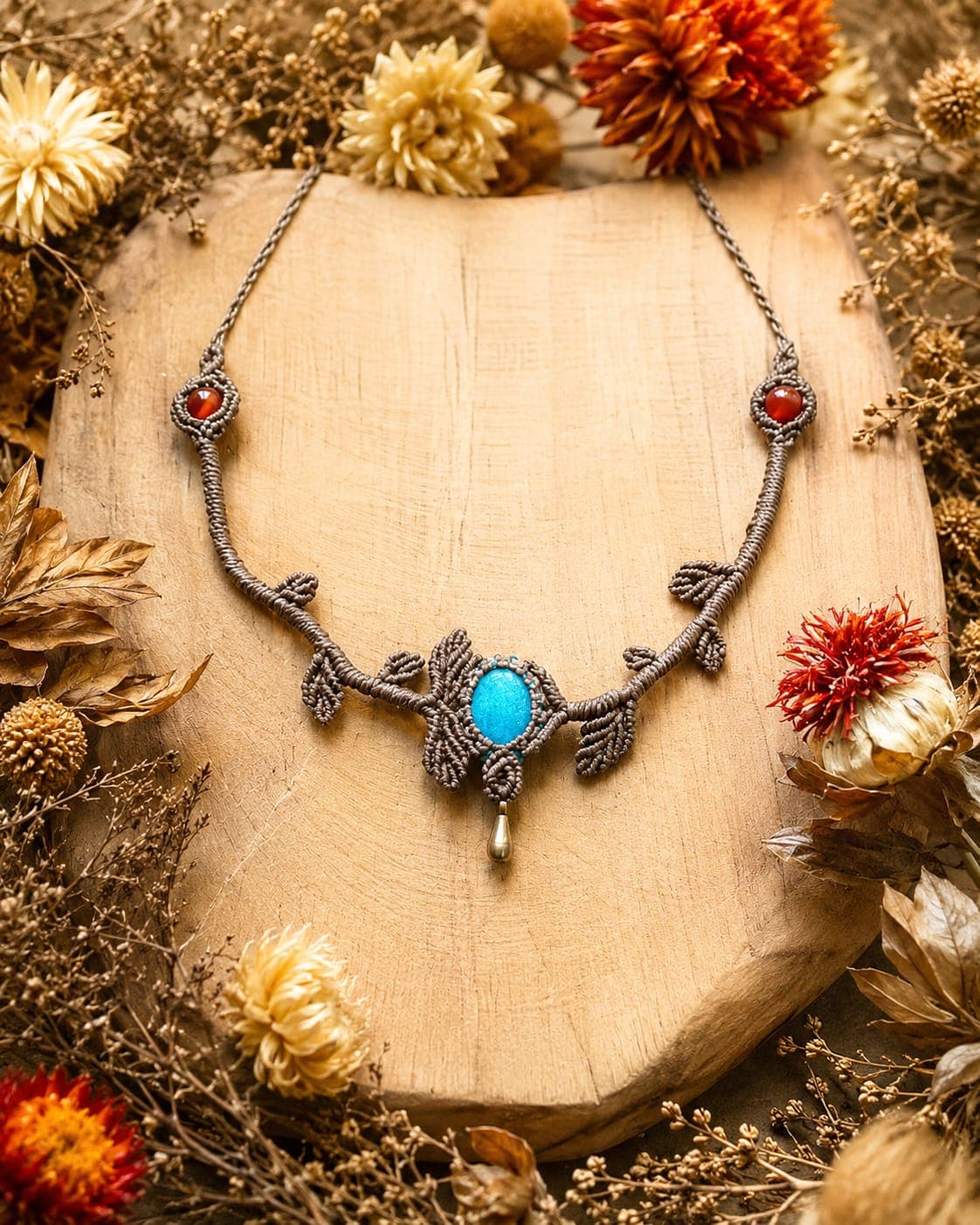 Collar artesanal con mineral azul — Alma NomadArt
